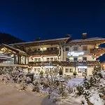 Armancette - The Leading Of The World 5*